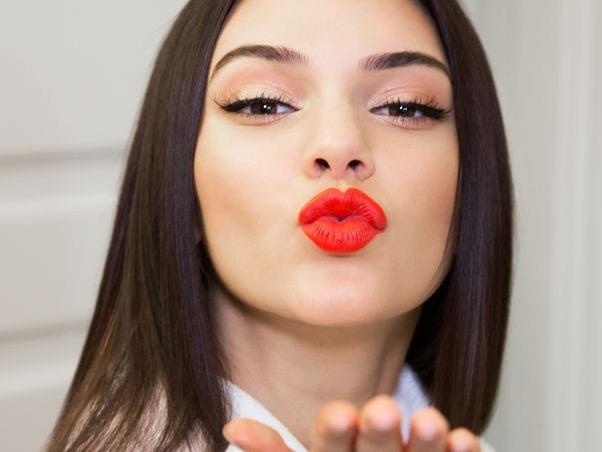 Mat na lam dep yeu thich cua Kendall Jenner, Anne Hathaway hinh anh