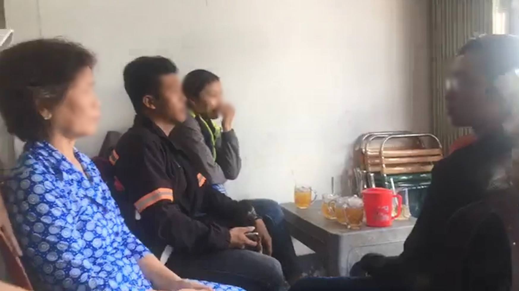 Nhóm phượt 28 người tố chủ quán nước 'chặt chém' ảnh 1 Nhom phuot 28 nguoi to chu quan nuoc 'chat chem' anh 1