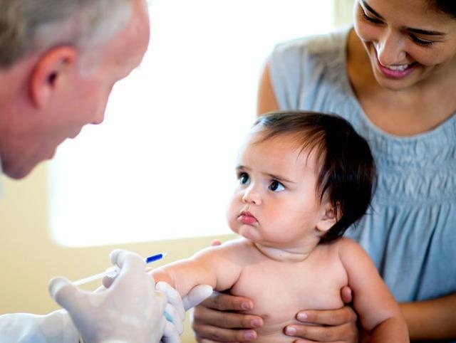 Tai sao ban khong duoc quen tiem phong cho tre? hinh anh