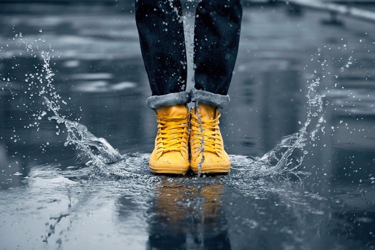 4 cach lam kho giay the thao nhanh chong hinh anh