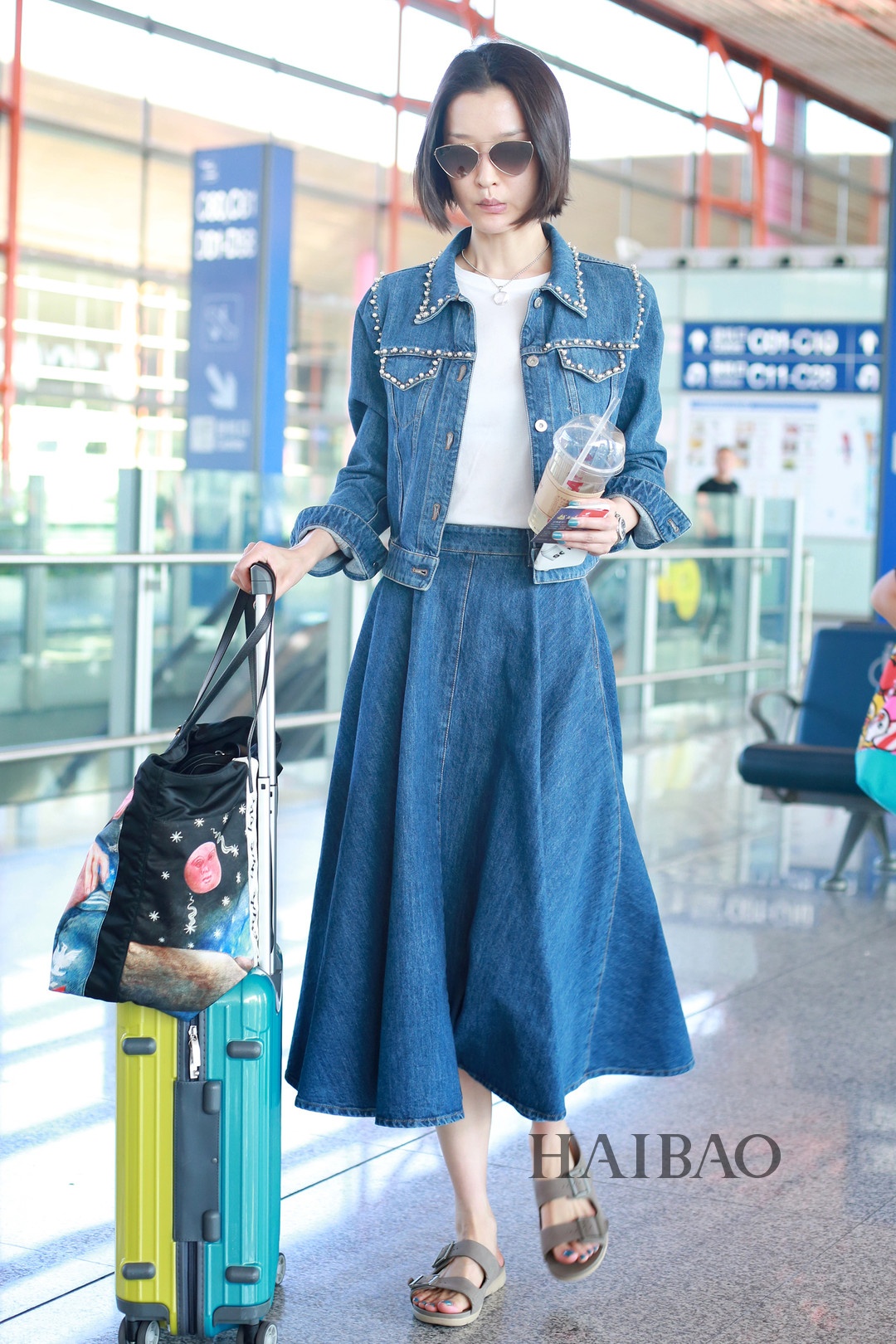 Phoi ao thun va chan vay denim anh 6