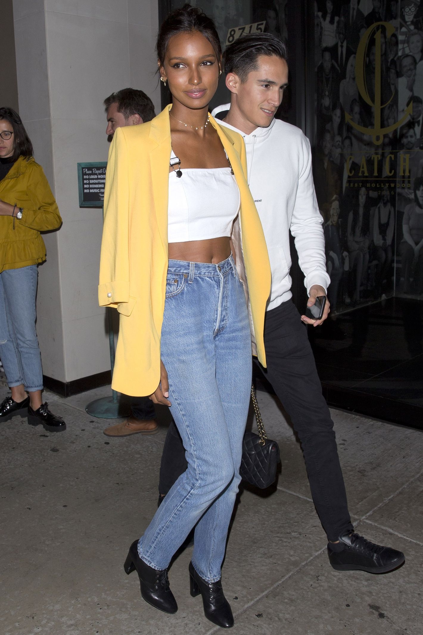 Phoi crop top va quan cap cao anh 4