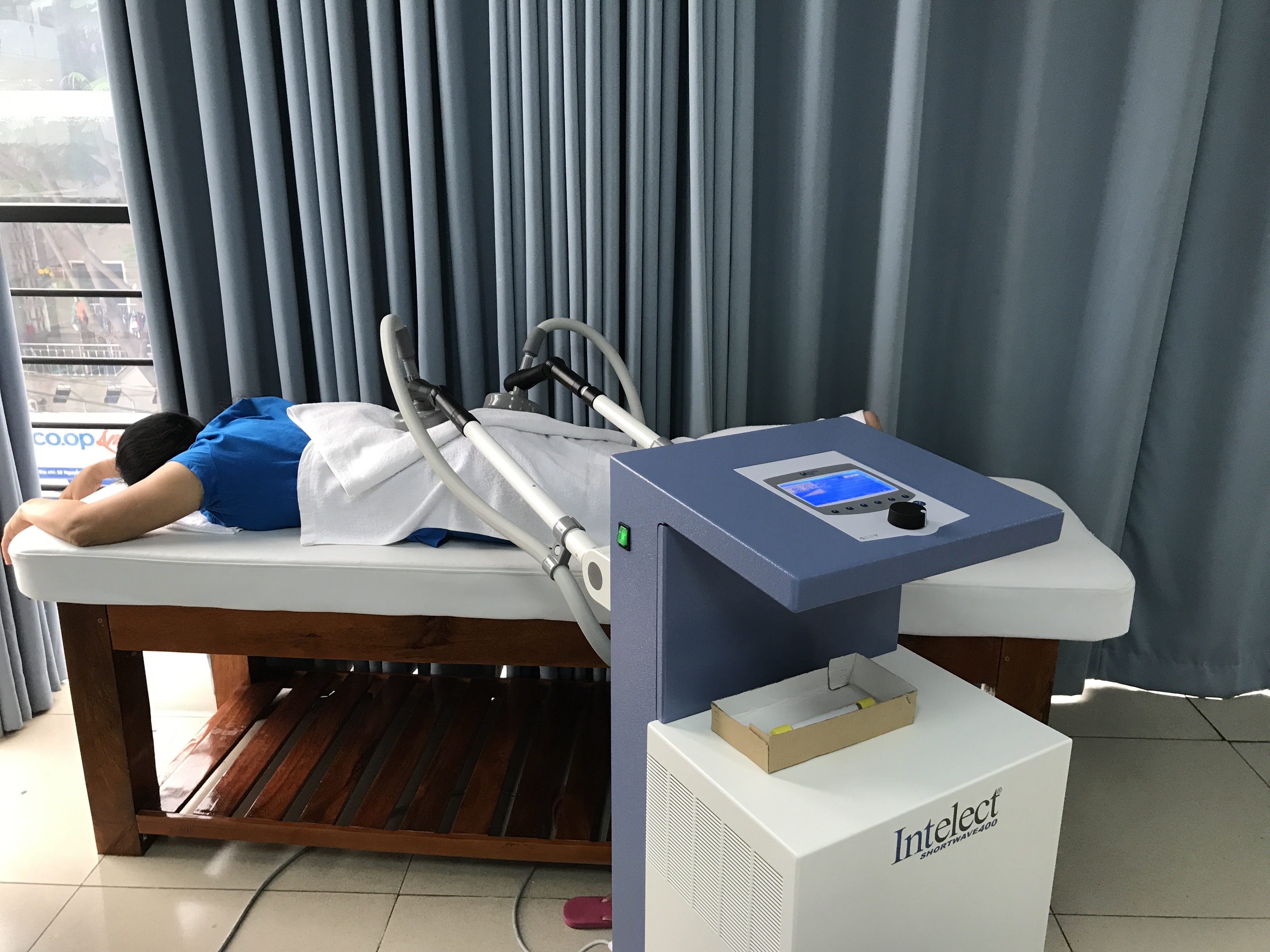 Benh dau xuong khop ngay cang tre hoa anh 1