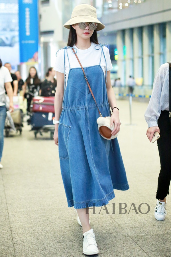 Cach phoi vay voi giay the thao anh 8