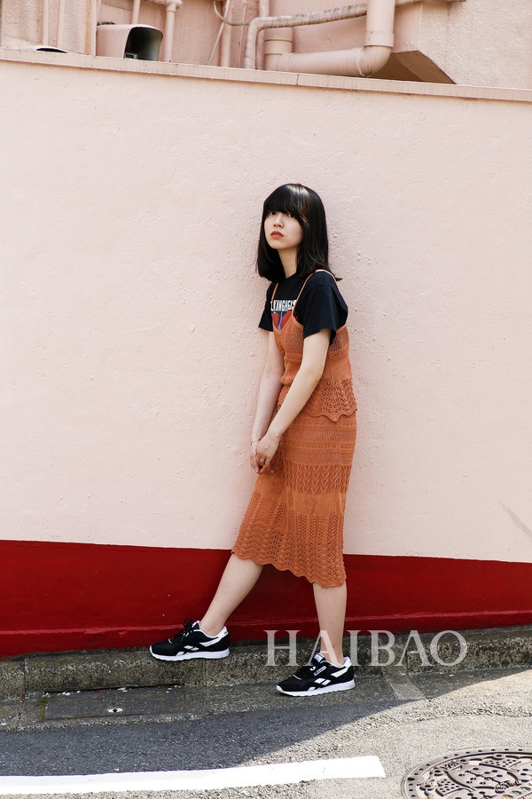 Cach phoi vay voi giay the thao anh 9