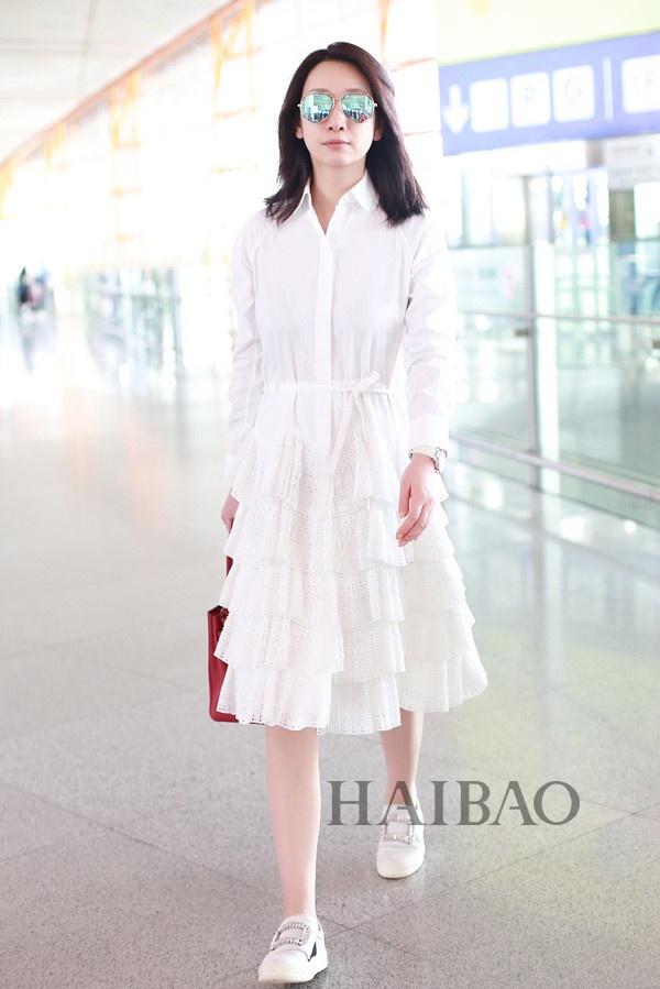 Cach phoi vay voi giay the thao anh 7