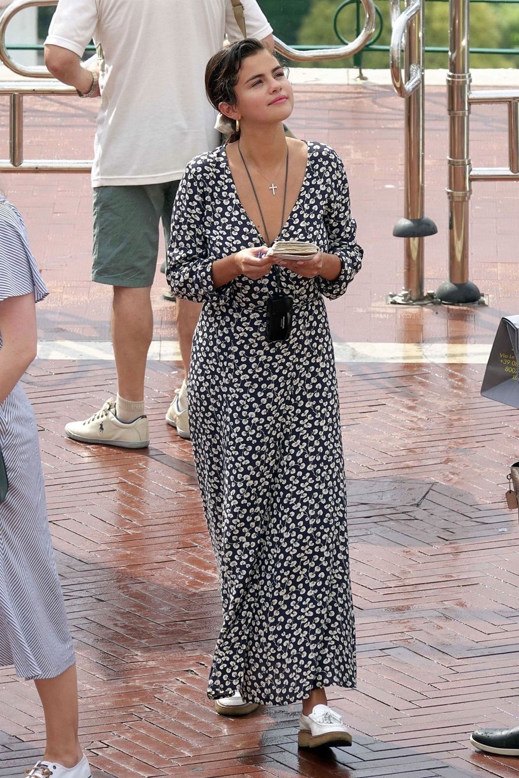 Selena Gomez dien vay quan anh 1