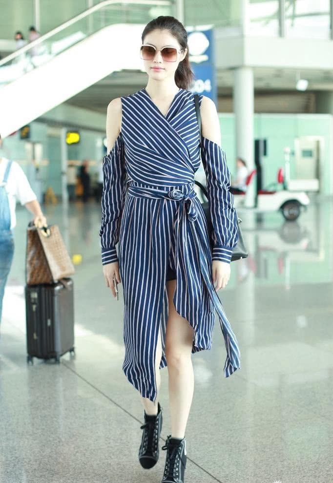 Diện kẻ sọc duyên dáng ảnh 1 Dien ke soc duyen dang anh 1