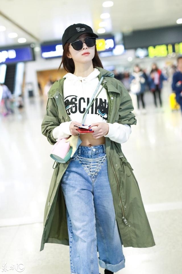Sao Hoa ngữ với quần jeans phá cách ảnh 2 Sao Hoa ngu voi quan jeans pha cach anh 2