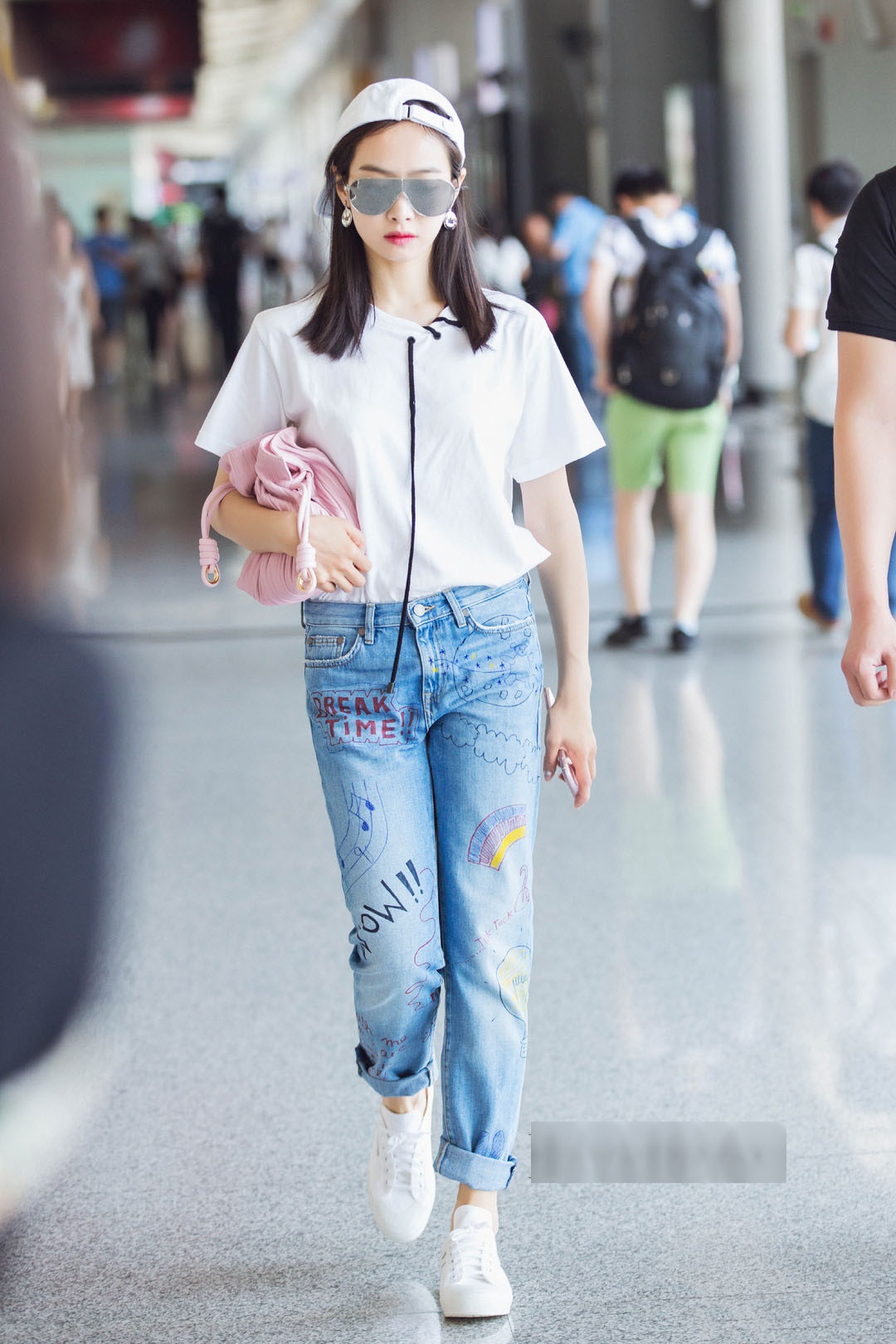 Sao Hoa ngữ với quần jeans phá cách ảnh 4 Sao Hoa ngu voi quan jeans pha cach anh 4