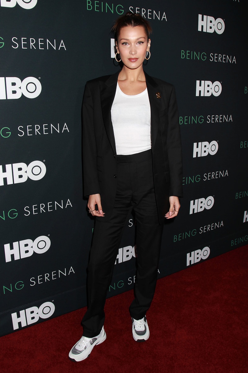 Bella Hadid chuong giay tho kech anh 7