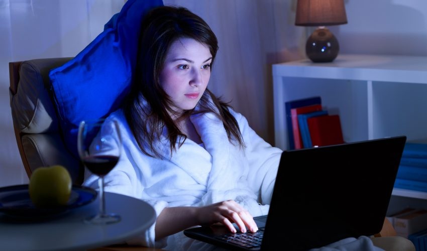 Thuc khuya nguy hiem nhu the nao? hinh anh