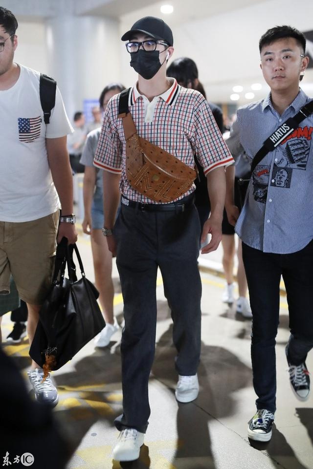 Cach deo tui cua sao Hoa ngu anh 14