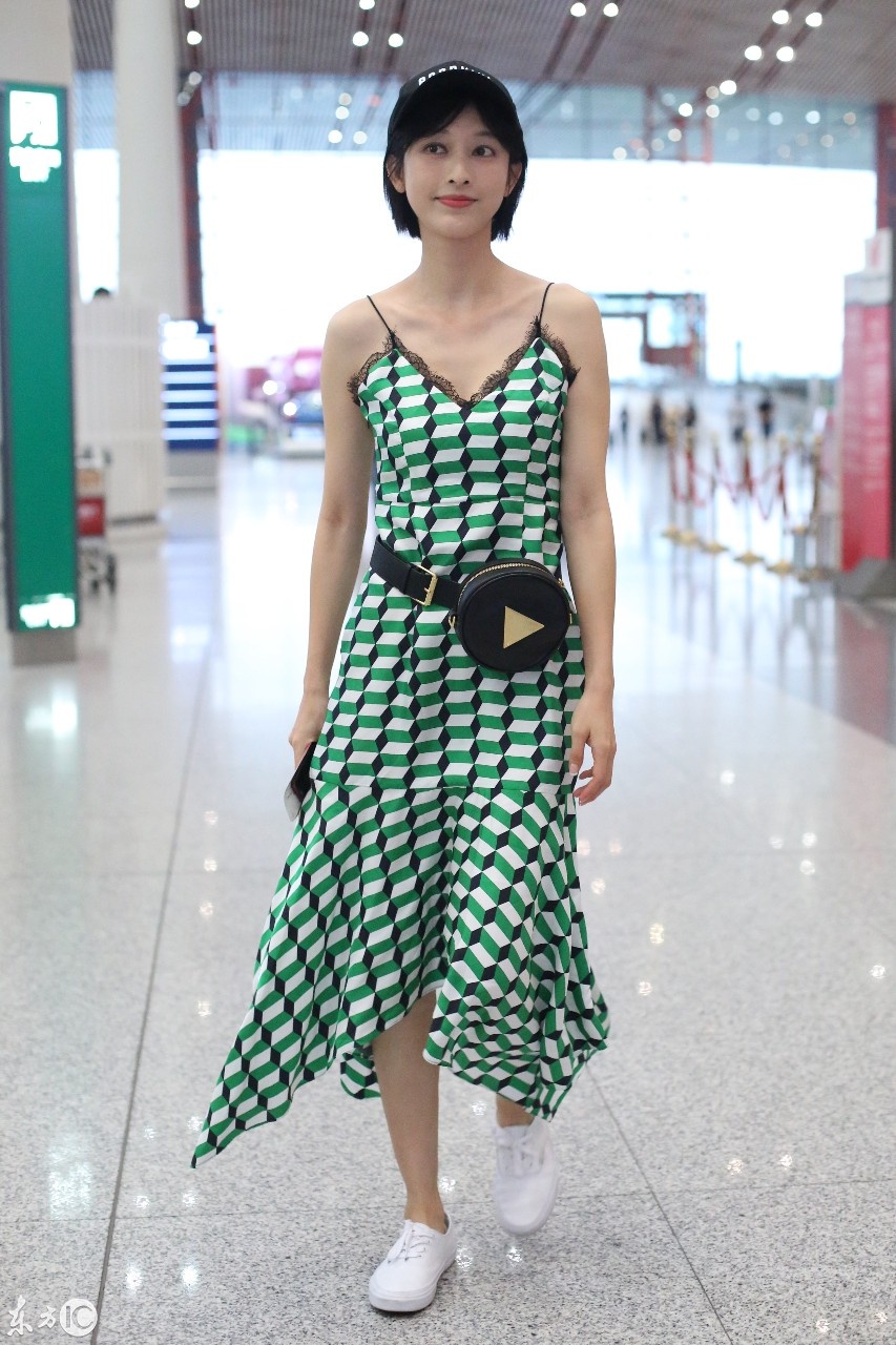 Cach deo tui cua sao Hoa ngu anh 4