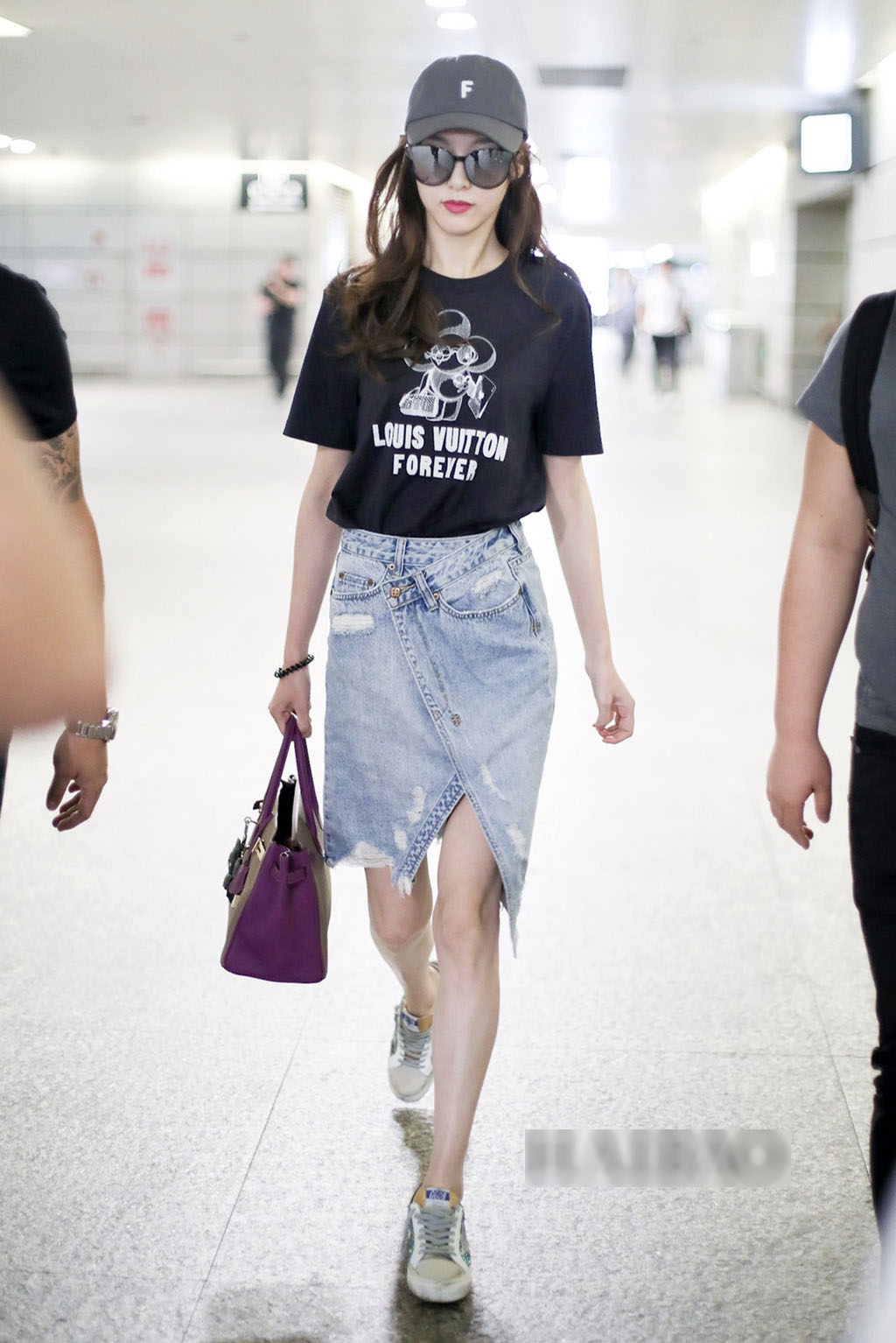 Sao Hoa ngu dien chan vay denim doc dao anh 9