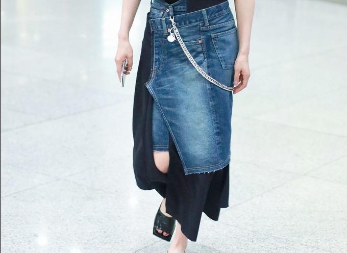 Nhung kieu vay denim doc la, pha vo quy chuan thong thuong hinh anh