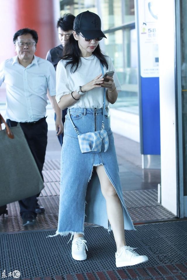 Sao Hoa ngu dien chan vay denim doc dao anh 8