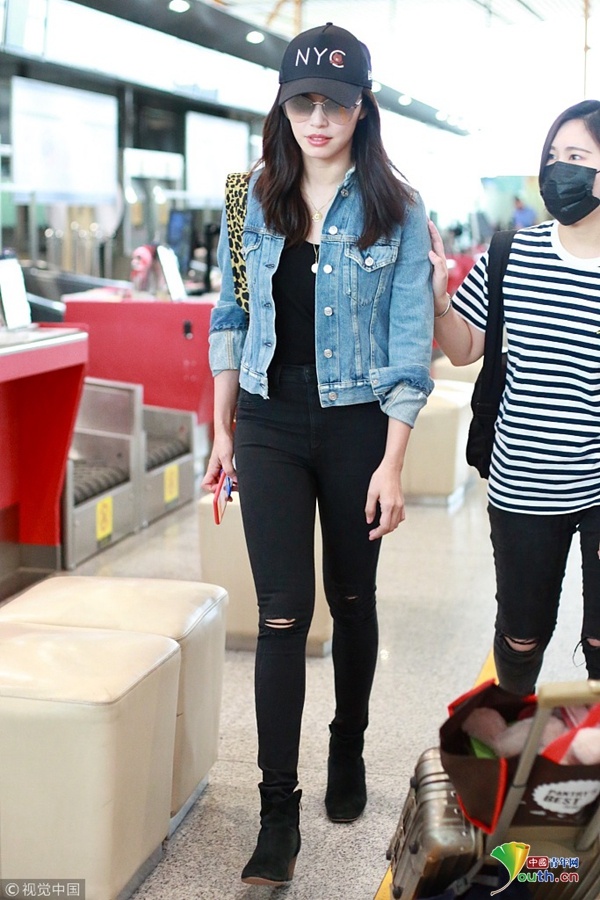 Sao Hoa ngu mac ao khoac denim lung anh 9