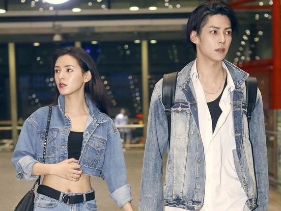 Chuyen mua, sao Hoa ngu lang xe ao khoac denim lung hinh anh