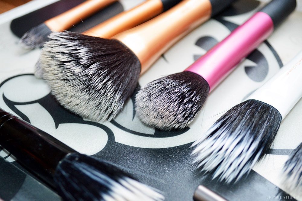 3 cach rua sach co trang diem nhanh gon hinh anh