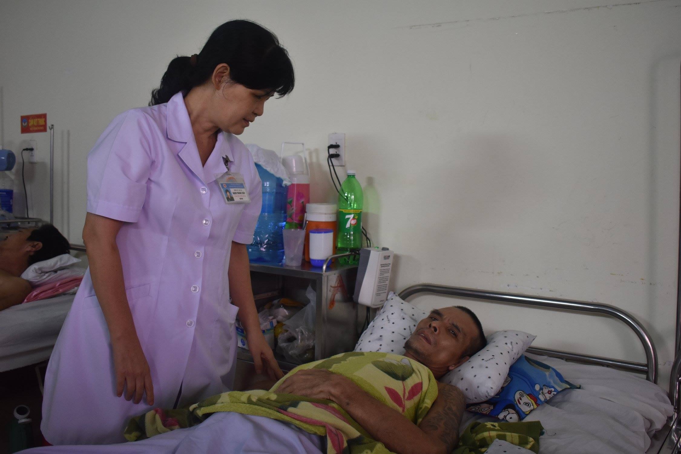 Ngu dan bi tui phinh dong mach nao, liet nua nguoi hinh anh