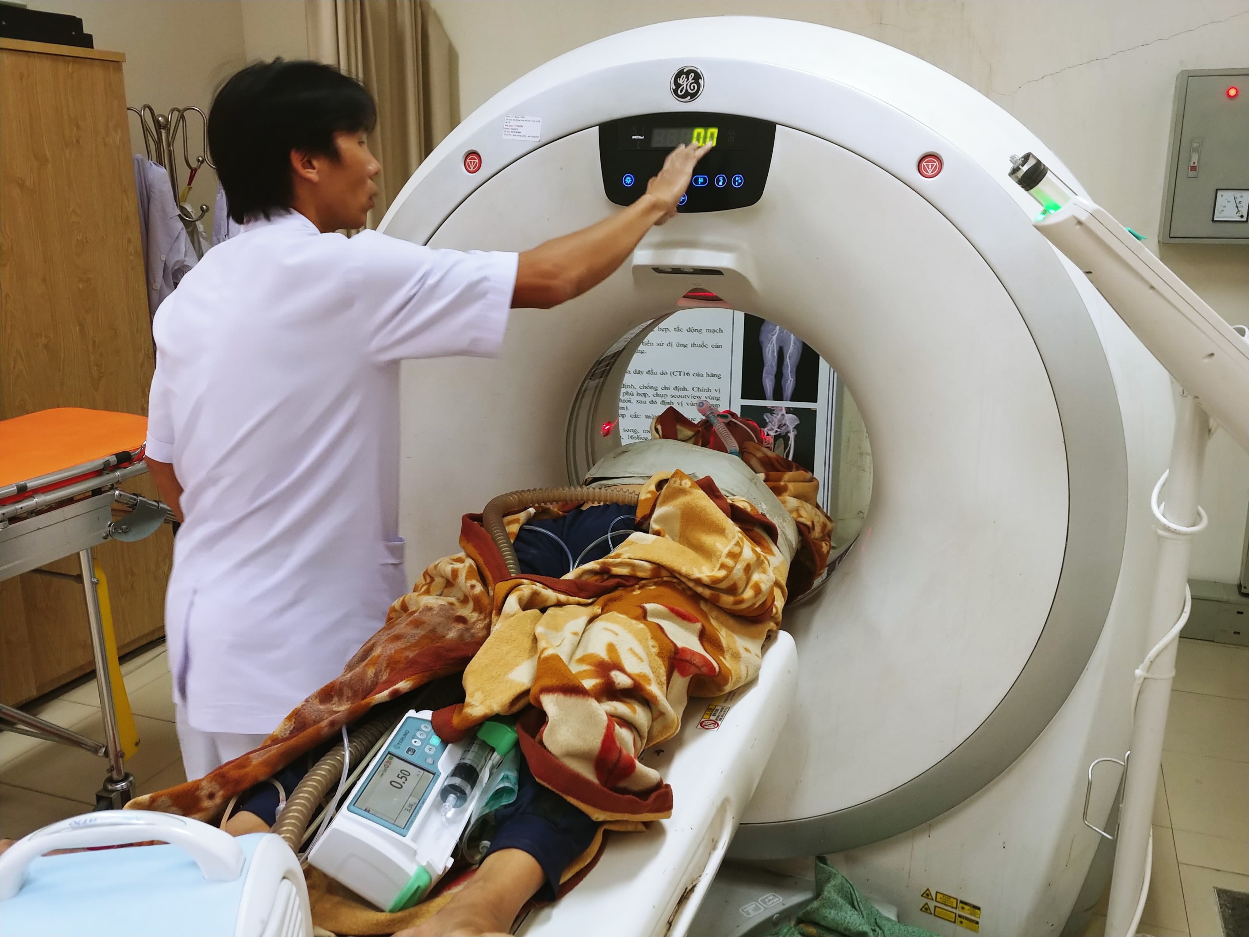 Cấp cứu ngư dân gặp nạn ở Trường Sa ảnh 1 Cap cuu ngu dan gap nan o Truong Sa anh 1