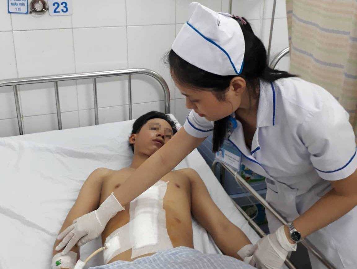Cuu song nam thanh nien gan dut lia gan vi tai nan giao thong hinh anh
