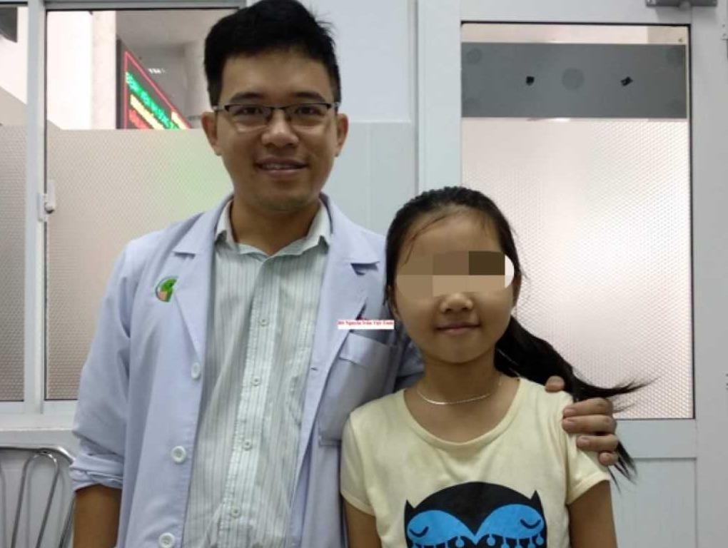 Be gai o Dong Nai mac benh cuc hiem chua den 20 ca tren the gioi hinh anh