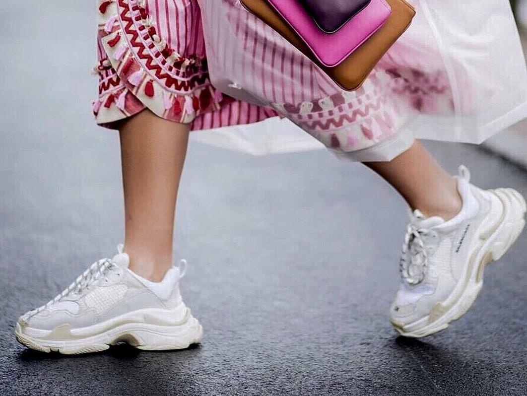 Quan ong loe, giay cua bo va nhung mon do tung bi ghe lanh hinh anh