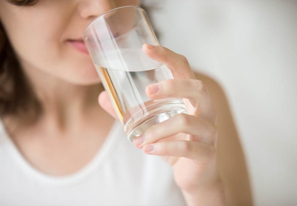 Hieu lam pho bien ve uong nuoc ban khong nen tin hinh anh