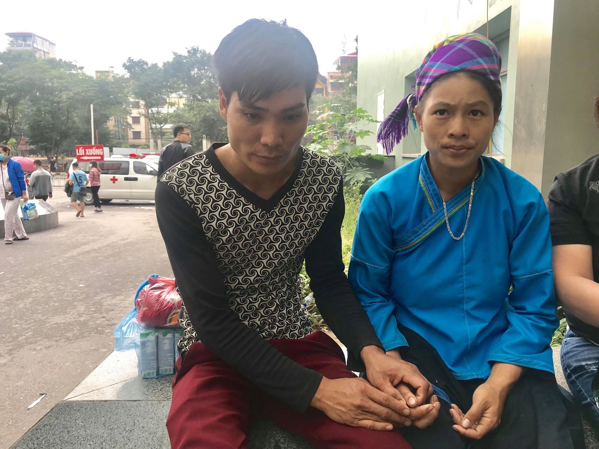 Bé sơ sinh bị thoát vị thành bụng ảnh 2 Be so sinh bi thoat vi thanh bung anh 2