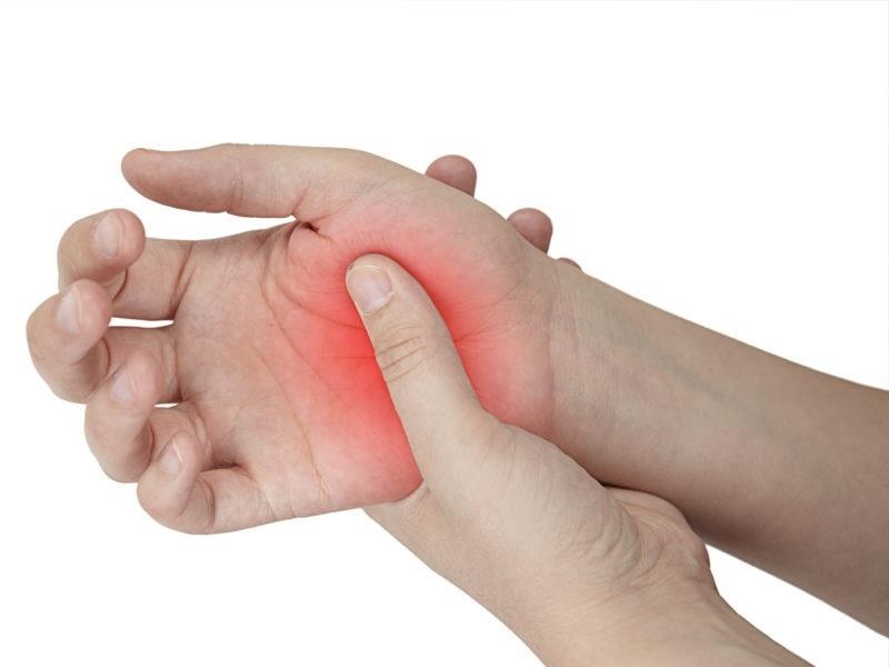 Tai sao ban tay lai te, ngua ran? hinh anh