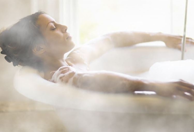 Loi ich khong ngo khi tam nuoc nong hinh anh