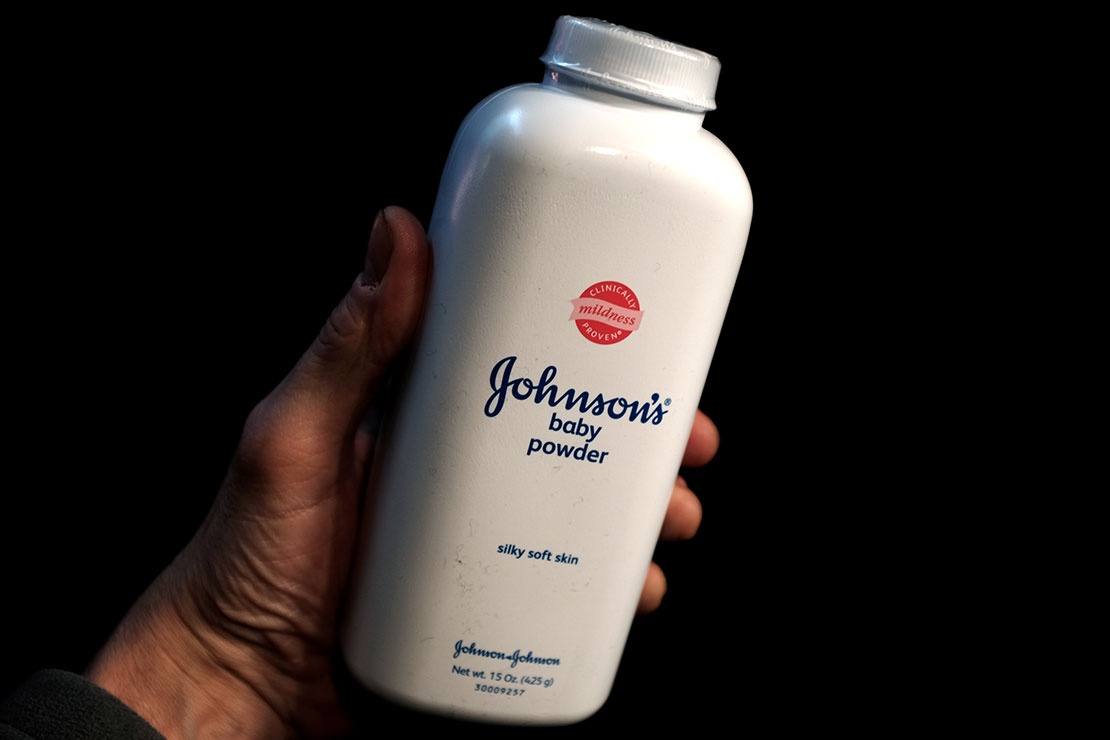 Johnson & Johnson giau thong tin phan rom chua chat gay ung thu? hinh anh