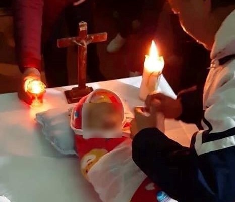 Be gai o Ha Noi tu vong sau khi tiem vac xin ComBe Five hinh anh