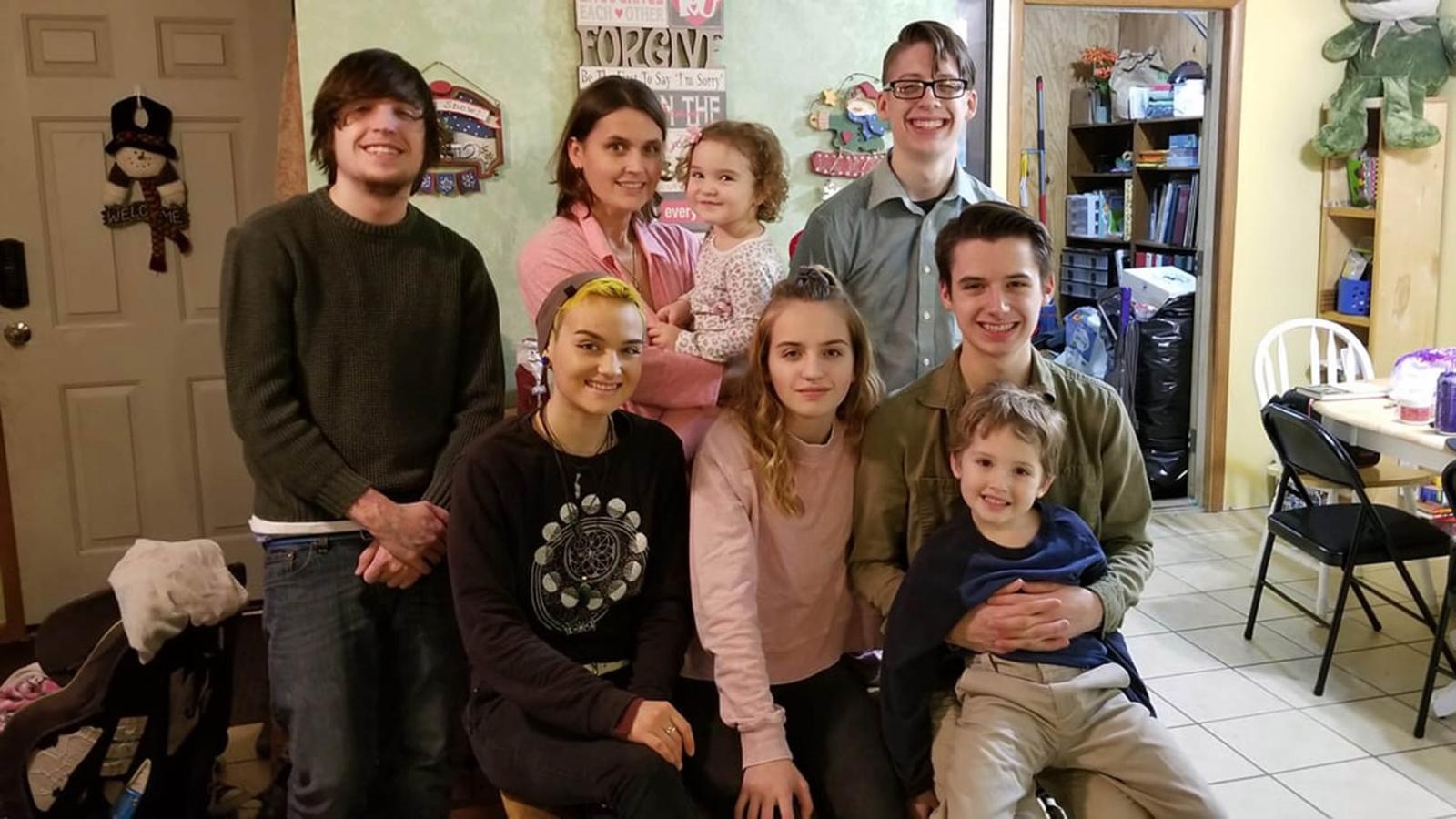 Tiêm vắc xin dù bố mẹ không đồng ý ảnh 1 Tiem vac xin du bo me khong dong y anh 1