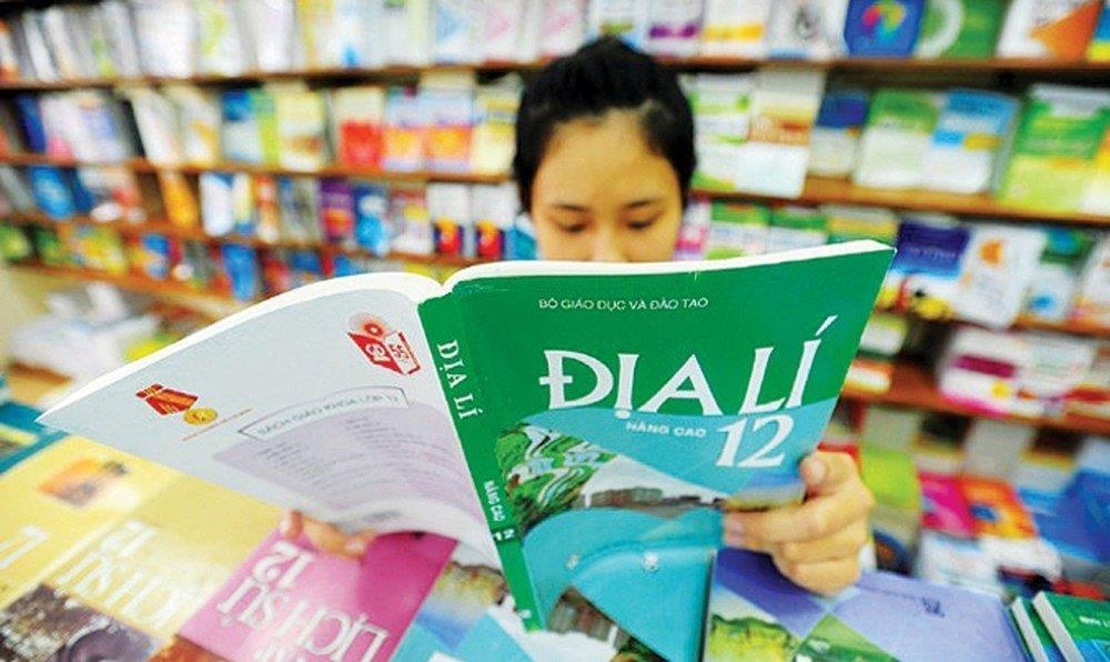 Sach giao khoa tang gan 2.000 dong/cuon tu nam hoc 2019-2020 hinh anh