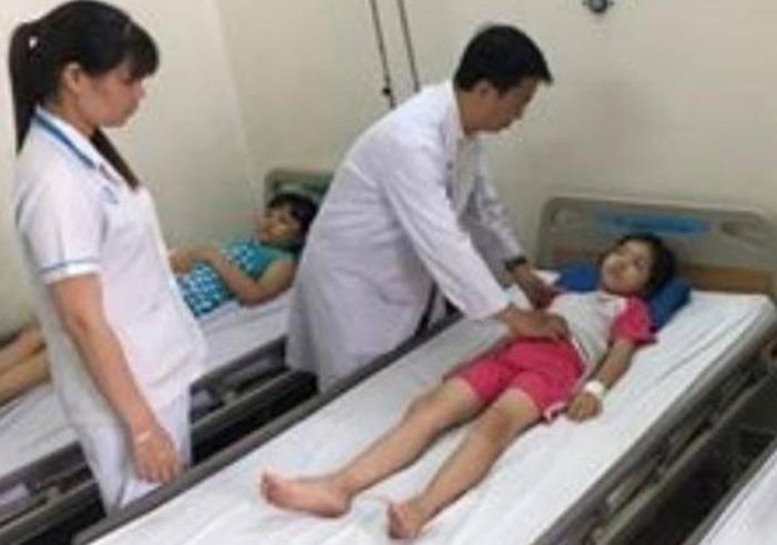 65 hoc sinh tieu hoc o TP.HCM nhap vien do ngo doc thuc pham hinh anh