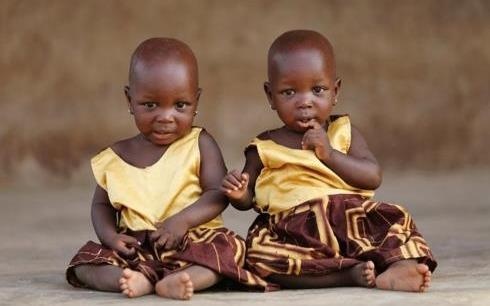 Ky la lang sinh doi o Nigeria hinh anh