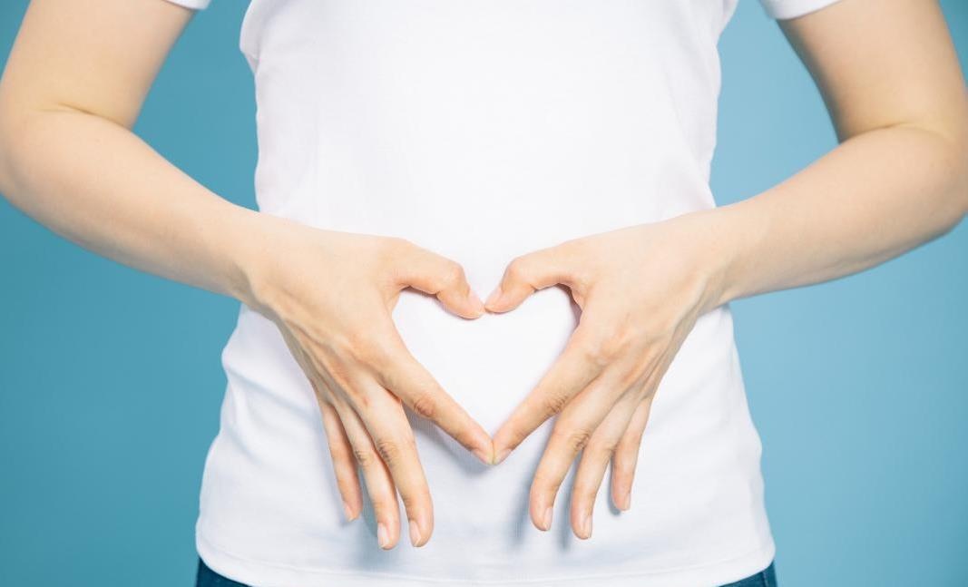 Nguoi phu nu khong co tu cung duoc me hien tang hinh anh