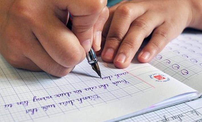 Hoc sinh lop 7 van khong doc thong, viet thao hinh anh