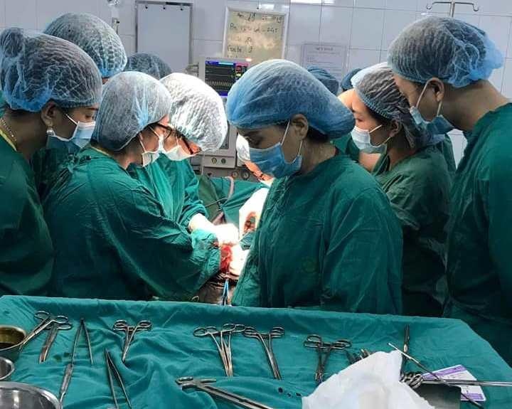 14 thang sau sinh mo da mang thai, co gai suyt chet vi vo tu cung hinh anh