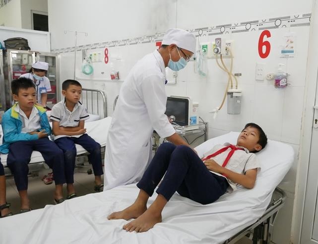 Học sinh nhập viện nghi do ngộ độc sữa ảnh 1 Hoc sinh nhap vien nghi do ngo doc sua anh 1