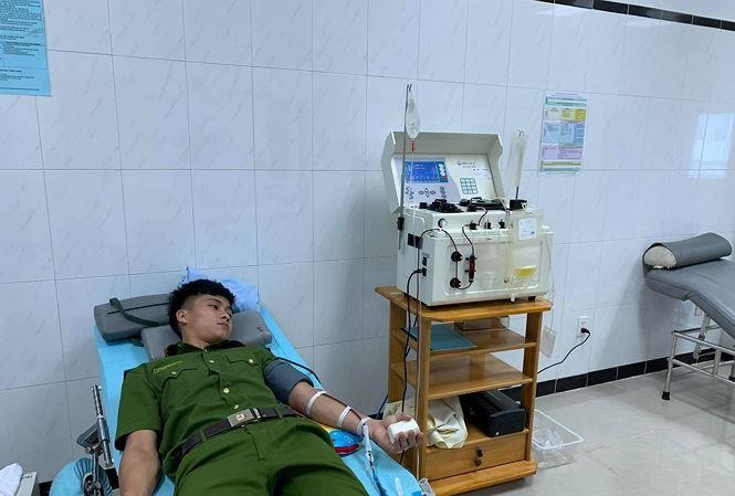 Hiến máu cứu người bệnh nguy kịch ảnh 1 Hien mau cuu nguoi benh nguy kich anh 1