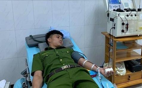 Dan cau cuu tren mang, 30 can bo chien si cong an den vien hien mau hinh anh