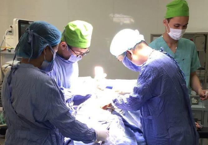 Lay 11 vien soi tui mat cho cu ba 86 tuoi hinh anh