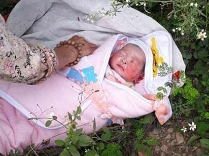 Phat hien be gai so sinh bi bo roi trong rung o Son La hinh anh