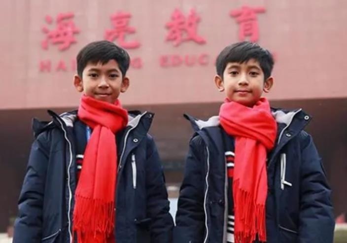 Cau be ban rong noi 10 ngoai ngu o Campuchia du hoc Trung Quoc hinh anh