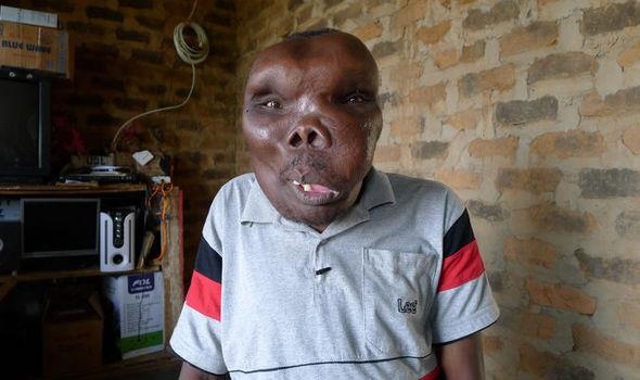 người đàn ông mặt rắn ảnh 1 nguoi dan ong mat ran anh 1