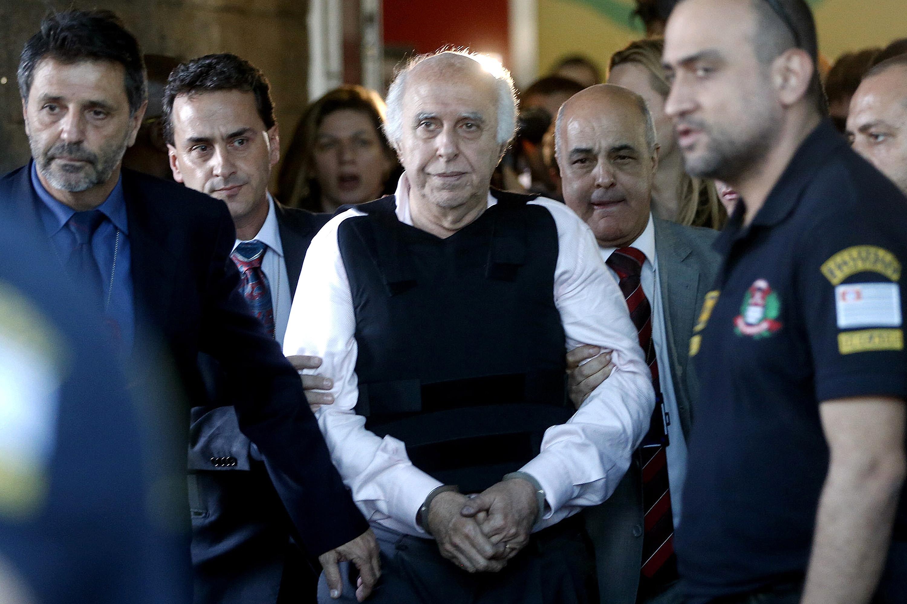 Bac si cuong hiep benh nhan anh 2